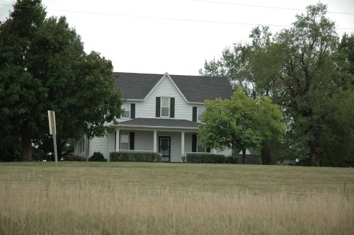 A nice house in the middle of nowhere. Lucky people. Kansas (2007)