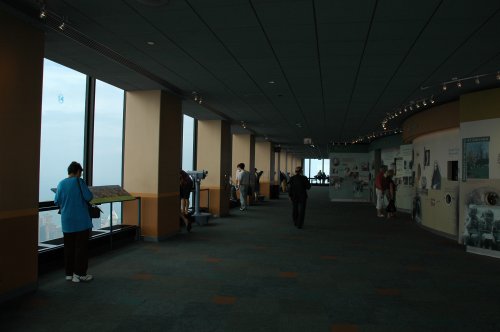 What the inside of the observation floor looks like in Sears Tower, Chicago (2007)