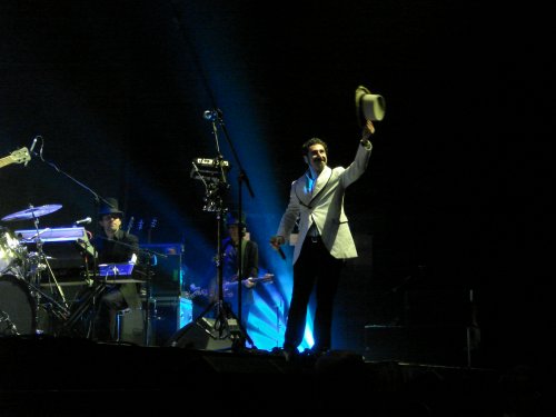 The lead singer of Serj Tankian looked a bit like 'Borat', they were good...I like high five. Nottingham (2007)