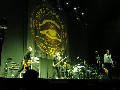 The girlfriend got plenty of practice with the camera by taking lot of photos of Serj Tankian so she was ready for when the Foo Fighters take to the stage. Nottingham (2007)