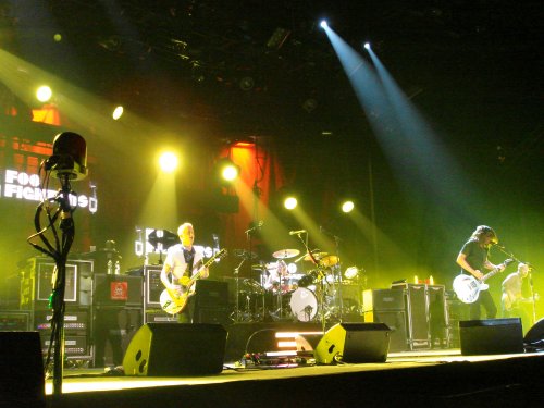 The Foo Fighters in full flow… they played old and new songs. They played for around 2 hours, 15 minutes in total. Nottingham (2007)