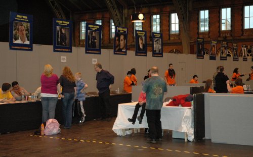 All the celebrities are on one long table. Some are more popular than others. The popular guest of the day was Malcolm McDowell. G-Mex Manchester (2007)