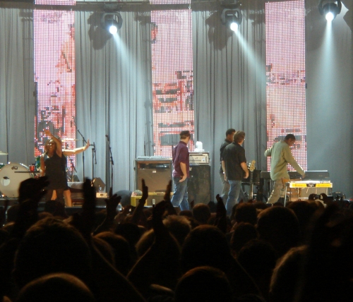 Eric Clapton and his band say goodnight and leave the stage. Nottingham (2008)