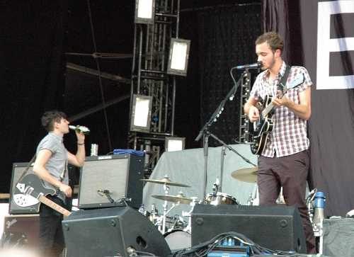 Tom Smith does the hard work while lead guitarist, Chris Urbanowicz, has a beer. Manchester (2008)