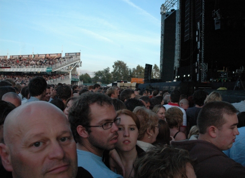 Ross Kemp (aka Grant Mitchell from Eastenders) is a great fan of R.E.M., it was good to see him on the day. Manchester (2008)