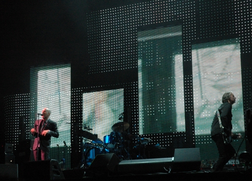 The stage lighting an effects on the back wall were very pretty some of the best I've seen at a music gig. Manchester (2008)