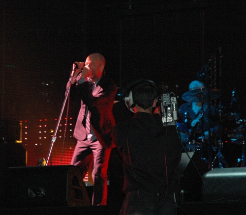 A man films Michael Stipe sucking his thumb. Manchester (2008)