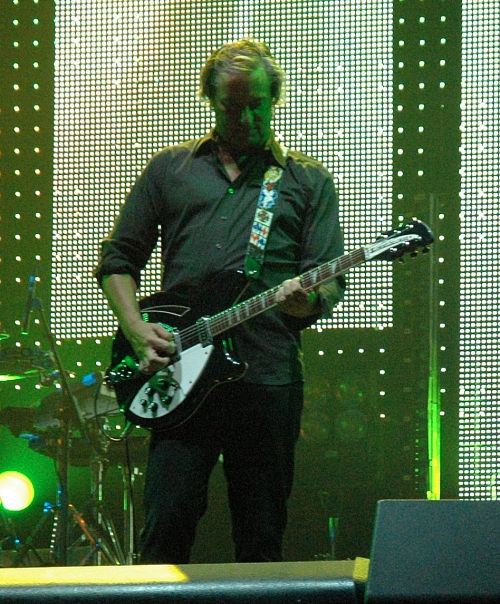 Peter Buck has an interesting looking guitar strap. Manchester (2008)