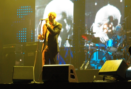 Michael Stipe under some yellow lighting. Manchester (2008)