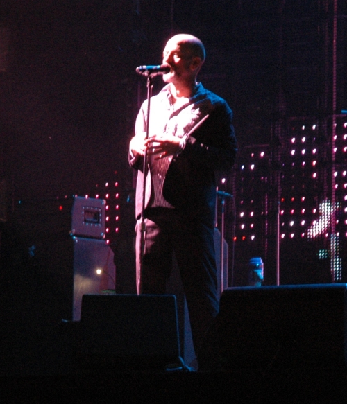 Michael Stipe has a few words for the crowd. Manchester (2008)