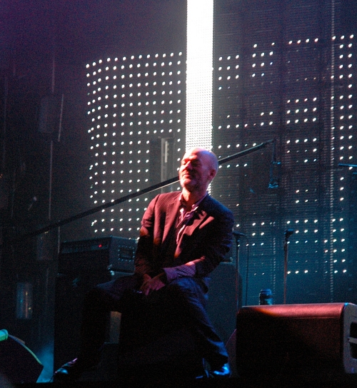 Michael Stipe sits back to admire the crowd. Manchester (2008)