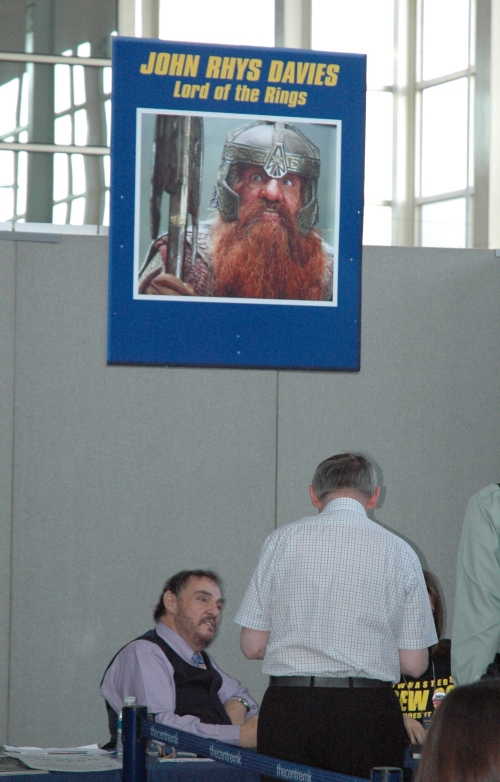 John Rhys Davis chats to an oldish fan. Milton Keynes (2008)