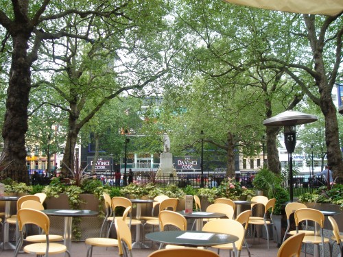 A nice caf in Leicester square where I had a Hot Chocolate, London (2006)