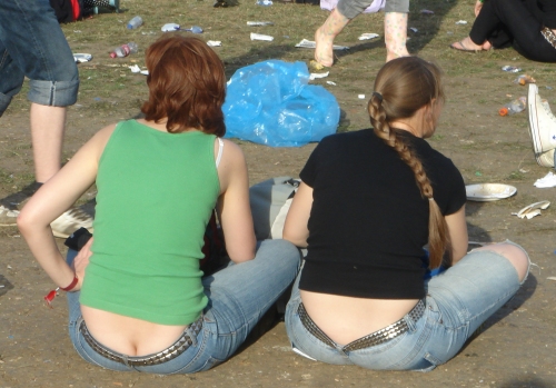 Do people who go to festivals lack dignity? You butt-cha! Reading (2006)