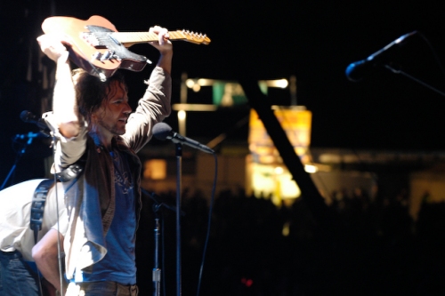 Eddie uses his guitar to blind us all with a beam of light. Doesn't Health and Safety apply at festivals? Reading (2006)