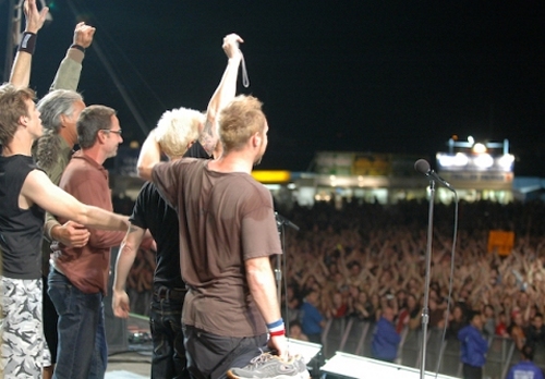 Pearl Jam say goodbye it'll be a long time before we see them again! Reading (2006)