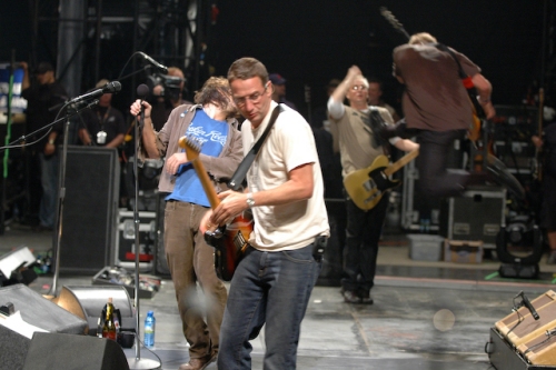 Pearl Jam are still great but are getting old… shouldn't he be using a walking stick? Reading (2006)