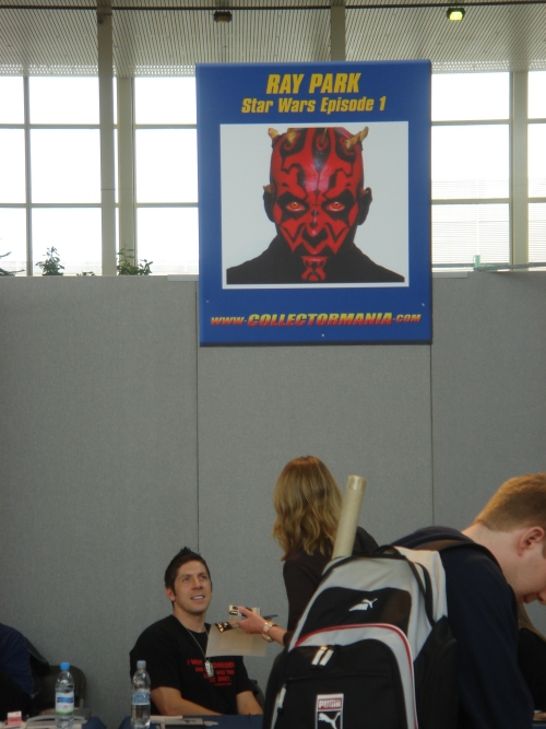 Ray Park talks to a fan. He was very popular, there was always a long queue of people who wanted to meet him, Milton Keynes (2007)