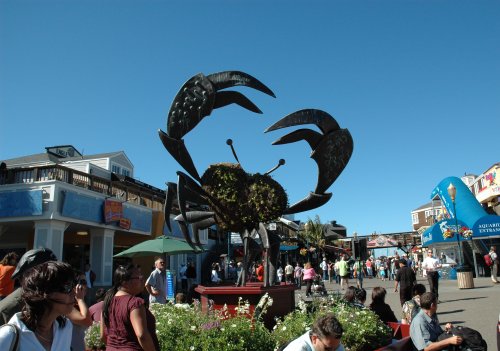 A menacing metal sculpture of a crab. San Francisco (2007)