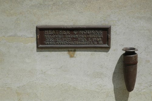 The resting place of Heather O'Rourke, the little girl who starred in the Poltergeist movies. Los Angeles (2007)