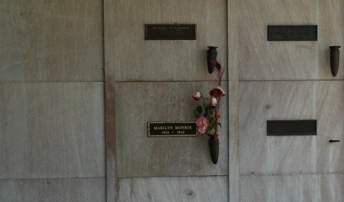 Marilyn Monroe's place of rest, apparently Playboy owner Hugh Hefner has reserved his place next to her (seen left). Los Angeles (2007)