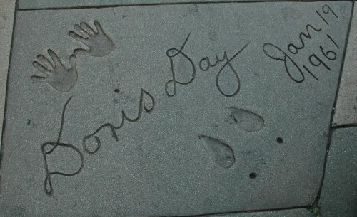 A star from many years ago, Doris Day left her small hand and shoe prints here. Los Angeles (2007)
