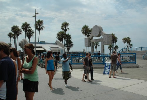 People preferring to walk along the front than on the beach. Los Angeles (2007)
