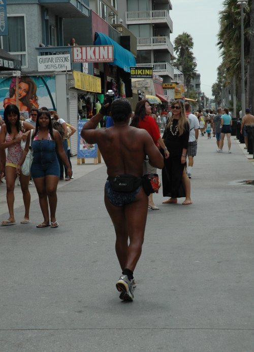 God damn, if I had a body like that I'd be walking around like him too. Los Angeles (2007)