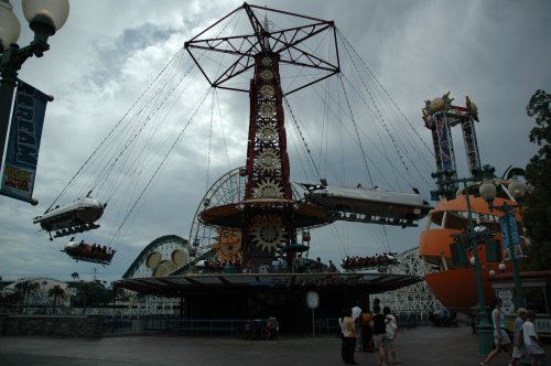 The swirly ride starts swirling. Los Angeles (2007)