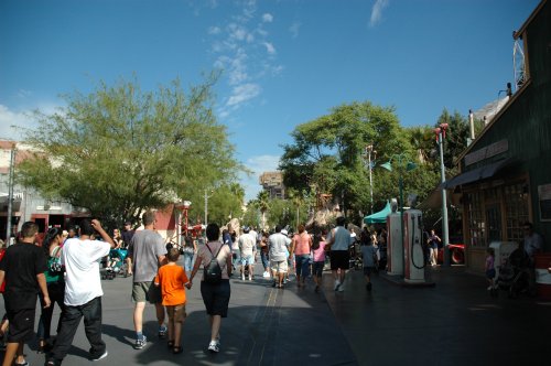 People walking to the rides… Los Angeles (2007)