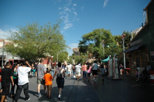 People walking to the rides Los Angeles (2007)