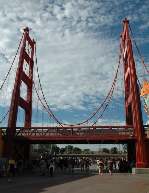 A smaller version of the Golden Gate Bridge. It's as tall as it is wide. Los Angeles (2007)