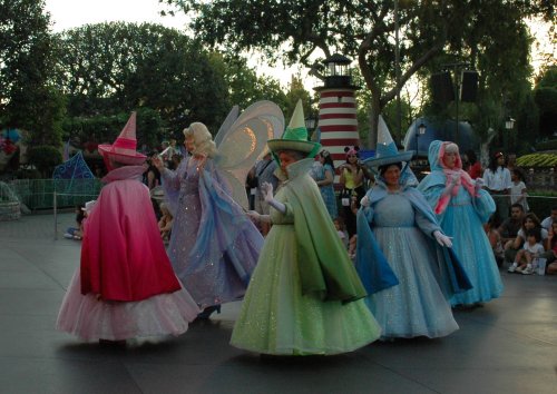 The Disneyland parade begins… with Cinderella. Los Angeles (2007)