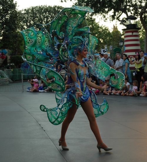 Now that's a costume. She was serving hotdogs 10mins ago. Los Angeles (2007)