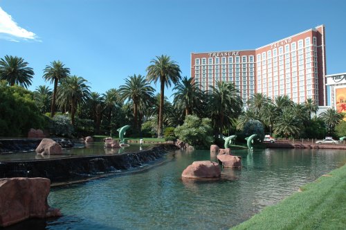 The Treasure Island hotel and casino. Each hotel has a watershow or similar show each night outside the hotel. Las Vegas (2007)