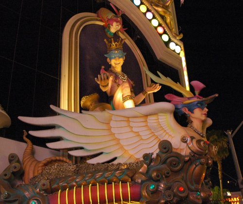 A jester character outside Harrahs, he's beckoning me in… to spend lots of money. Las Vegas (2007)