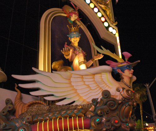 A jester character outside Harrahs, he's beckoning me in to spend lots of money. Las Vegas (2007)