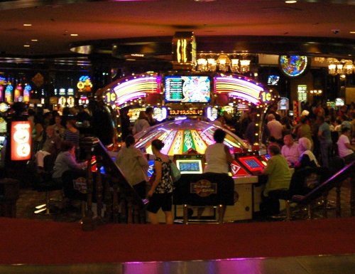 The pretty lights of the casino… must spend… I wonder what time it is. Las Vegas (2007)