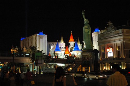 There are more people out during the night than the day It's a lot cooler. Las Vegas (2007)
