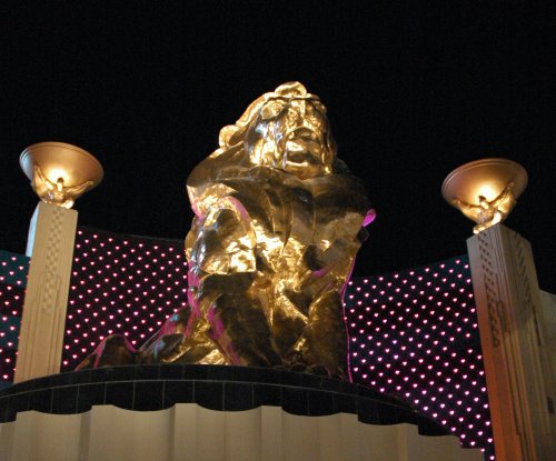 Not sure what it is… but it sure is shiny. Las Vegas (2007)