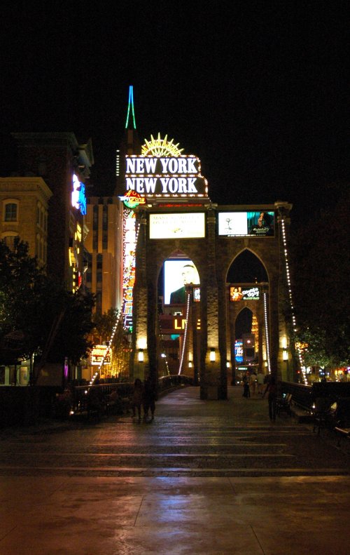 New York New York Hotel… and I believe that is a replica Brooklyn Bridge. Las Vegas (2007)
