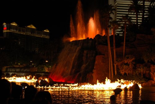 A spectacular water show at the Mirage Hotel on the hour, every hour at night. Las Vegas (2007)