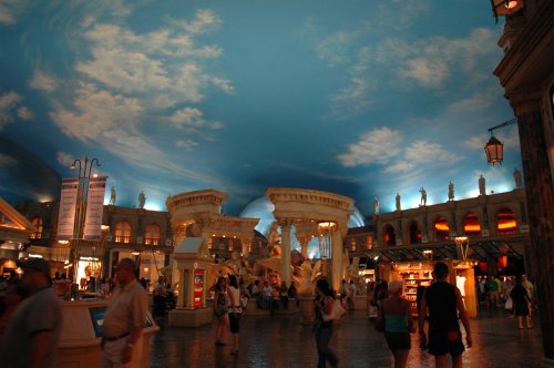 They've magically made the inside look like the outside at Caesars Palace. The shops stayed open until around 10pm. Las Vegas (2007)