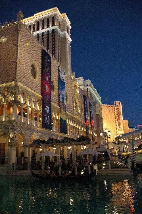 The gondolas take paying visitors around the waters outside the hotel and then the waterways inside the hotel… pretty cool idea. Las Vegas (2007)