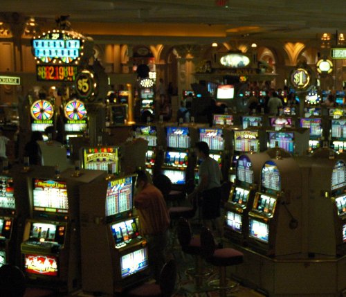 Hundreds and hundreds of slot machines… we played on them a few nights… it was good fun and we only spent around 40 dollars… Las Vegas (2007)
