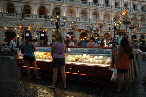 Lots of ice-cream and cakes for sale inside the Venetian hotel, there were some very expensive shops too. Las Vegas (2007)