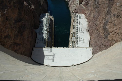 Looking straight down the centre of the Hoover Dam. Remember the Hoover Dam from the Superman movie? Nevada/Arizona (2007)