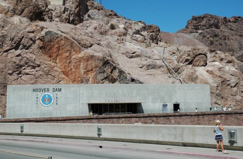 A building with Hoover Dam Exhibits inside… we didn't go in there… not sure why. Nevada/Arizona (2007)