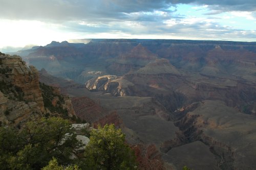 There were hundreds of cars parked at the Grand Canyon, we just parked on the side of the road. It was pretty well organised. Arizona (2007)