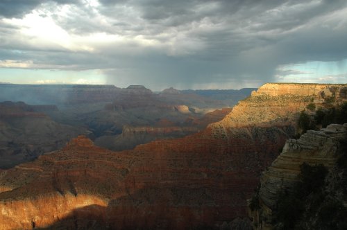 A similar photo of the grand canyon to the previous the women took lots of photos Arizona (2007)